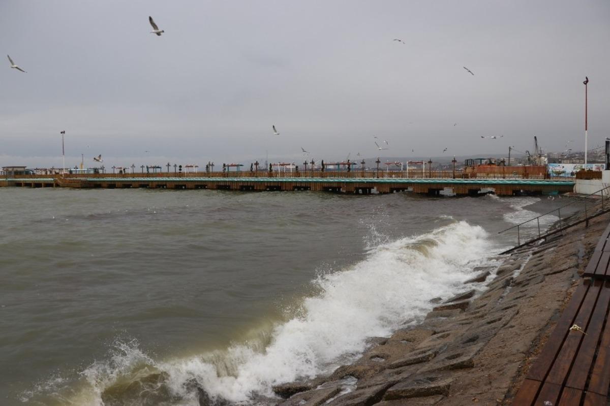 Marmara&rsquo;da deniz ulaşımına lodos engeli