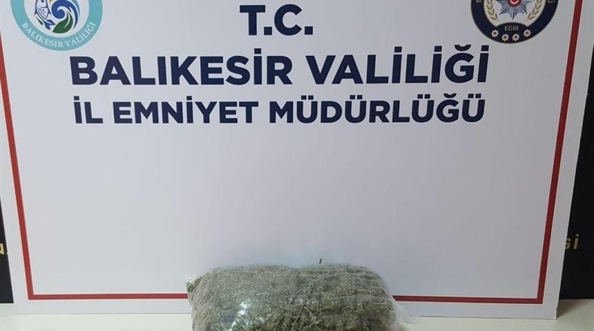 Balıkesir&rsquo;de polisten 10 şahsa uyuşturucu operasyonu