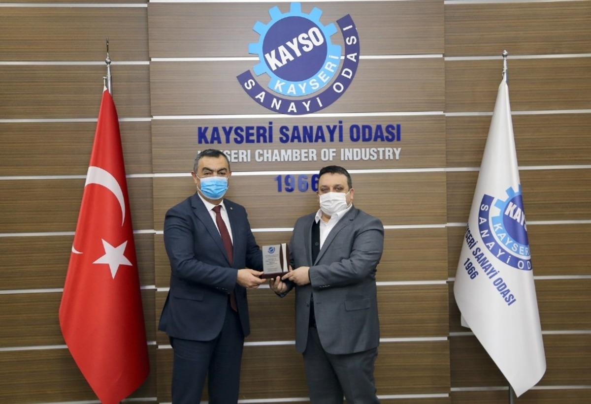 KAYSO&rsquo;dan TOBB T&uuml;rkiye 100&rsquo;e giren firmalara plaket