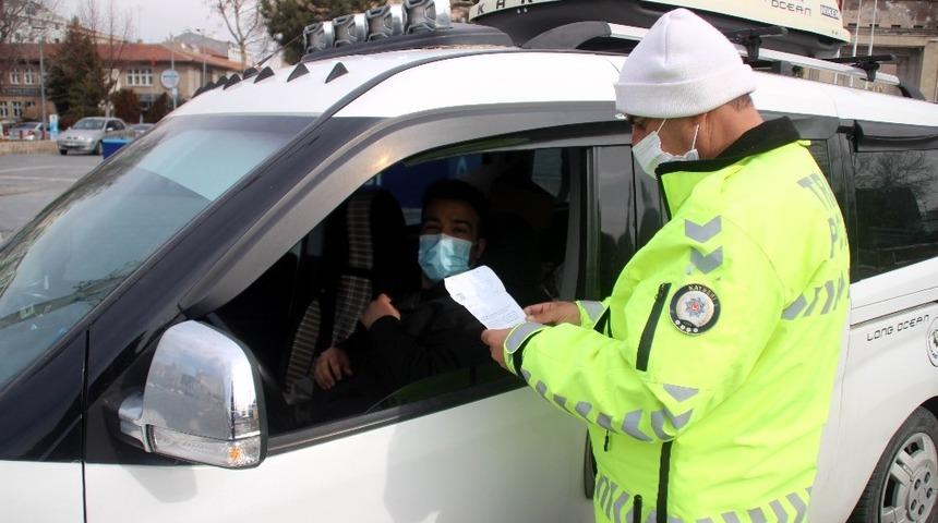 Kayseri&rsquo;de sokağa &ccedil;ıkma kısıtlamasında polis ekipleri denetimlerini s&uuml;rd&uuml;rd&uuml;