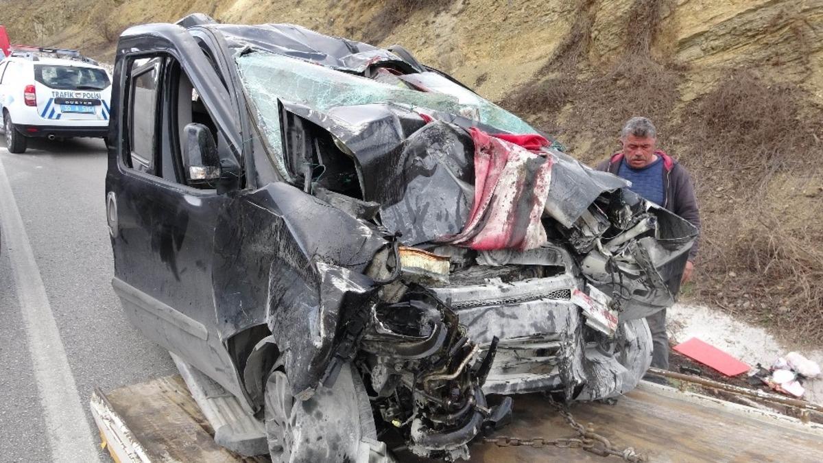 Oğullarını askere teslim eden aile kaza yaptı: 3 &ouml;l&uuml;