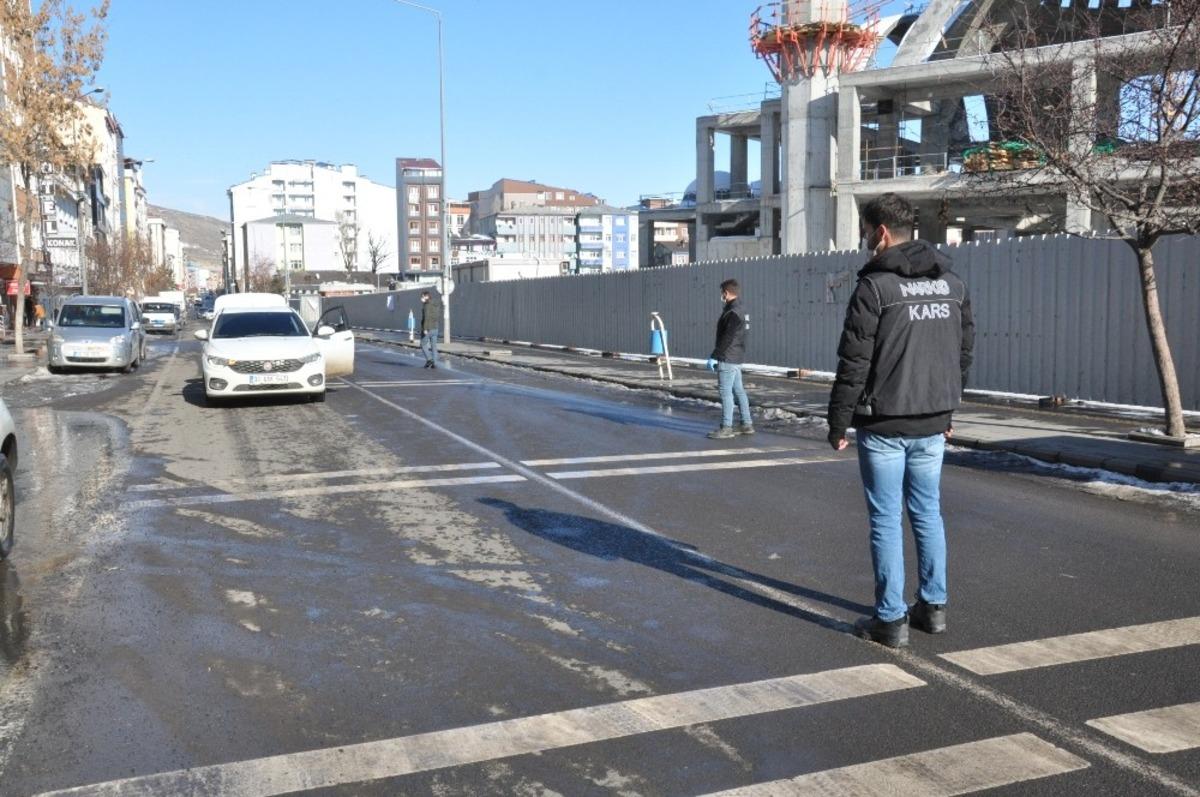 Kars&rsquo;ta polisten korona tedbirleri uygulaması