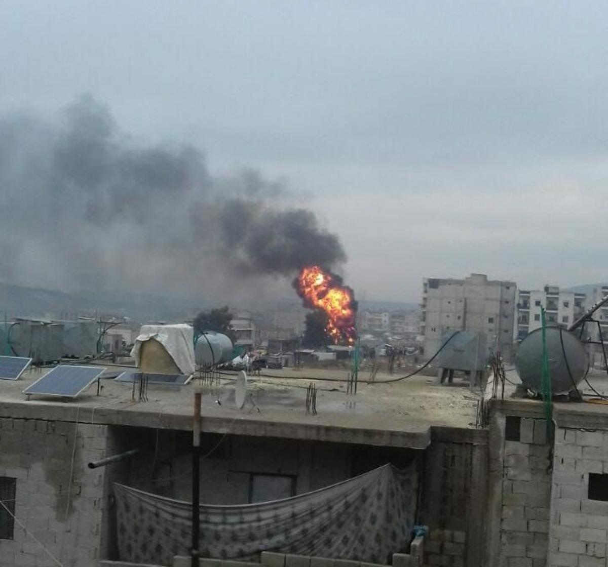 Afrin&rsquo;de bomba y&uuml;kl&uuml; ara&ccedil;la saldırı: 3 &ouml;l&uuml;, 18 yaralı