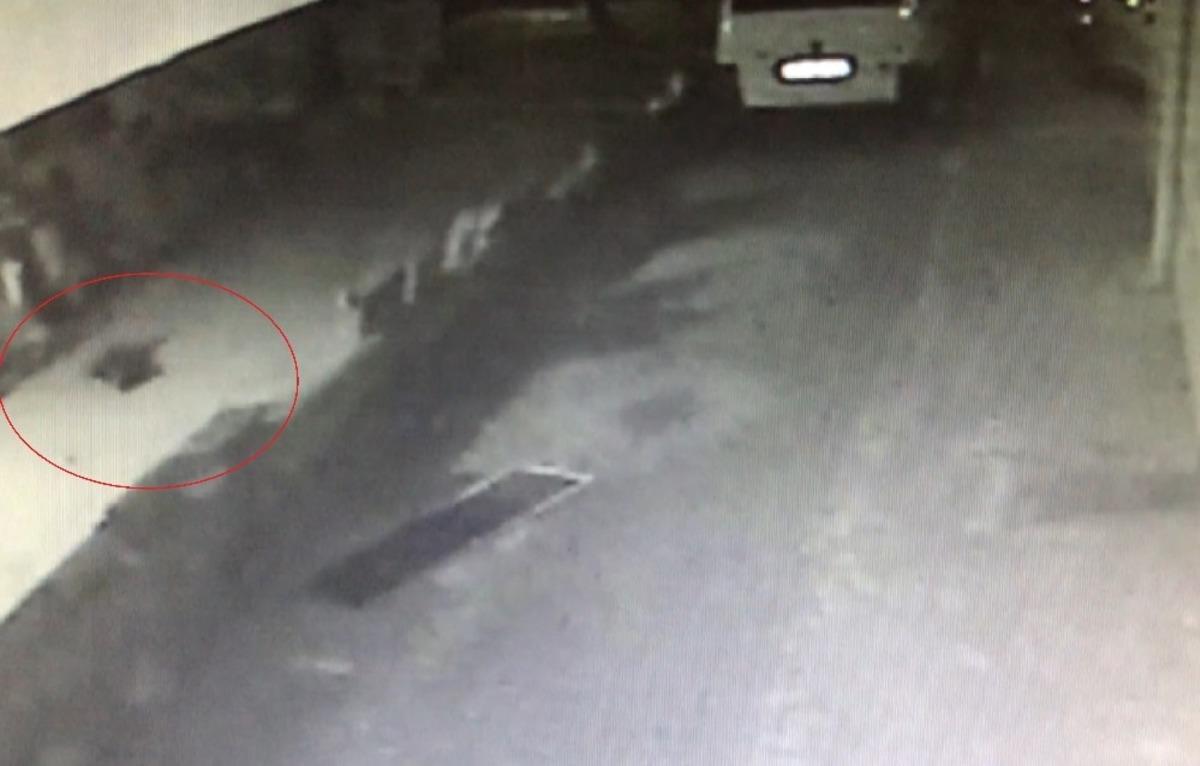 Konya&rsquo;da yangında annesiyle &ouml;len 6 yaşındaki kızın d&uuml;şme anı kamerada