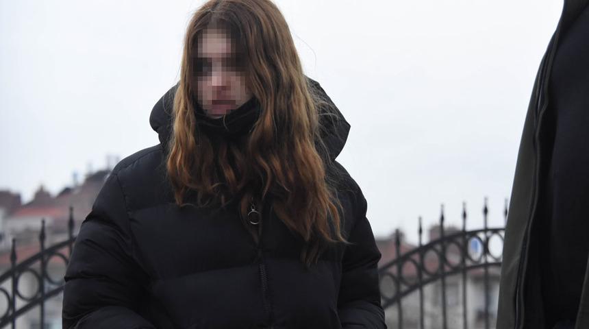 Cezaevindeki sevgilisini göremediğini iddia eden genç kız tramvay hattına girdi