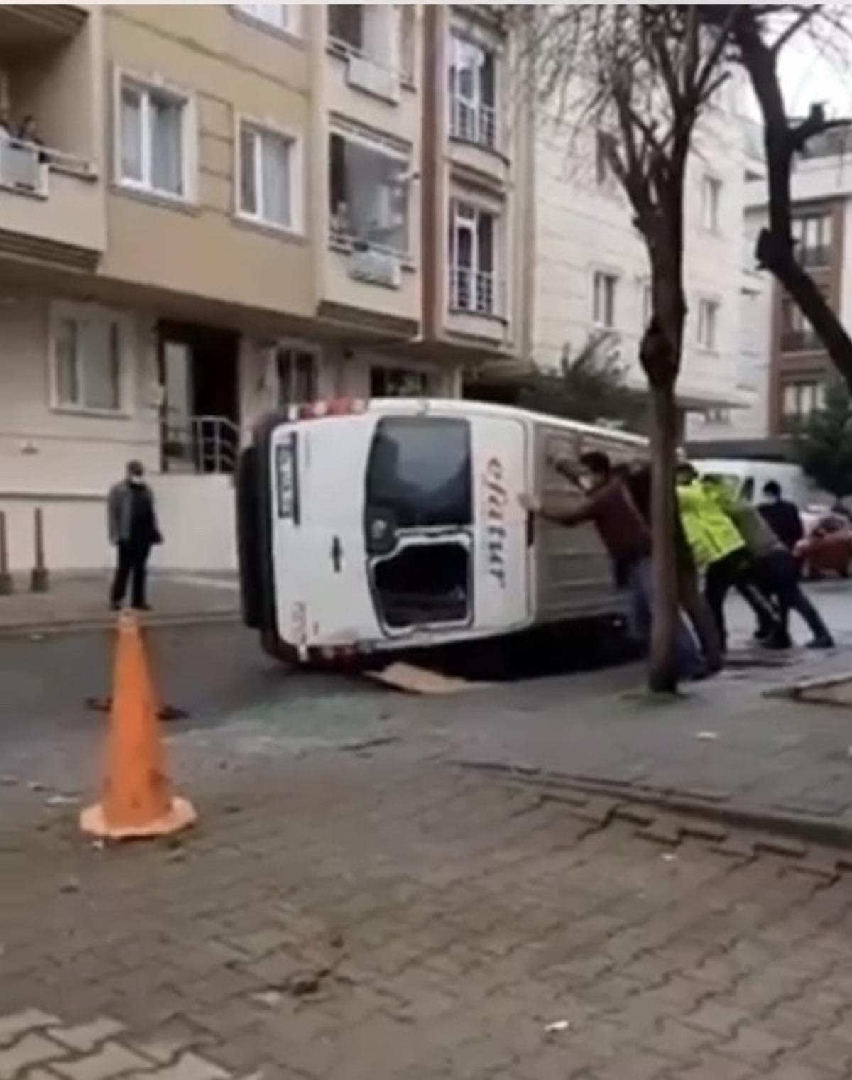 Sancaktepe&rsquo;de servis minib&uuml;s&uuml; devrildi: 1 yaralı