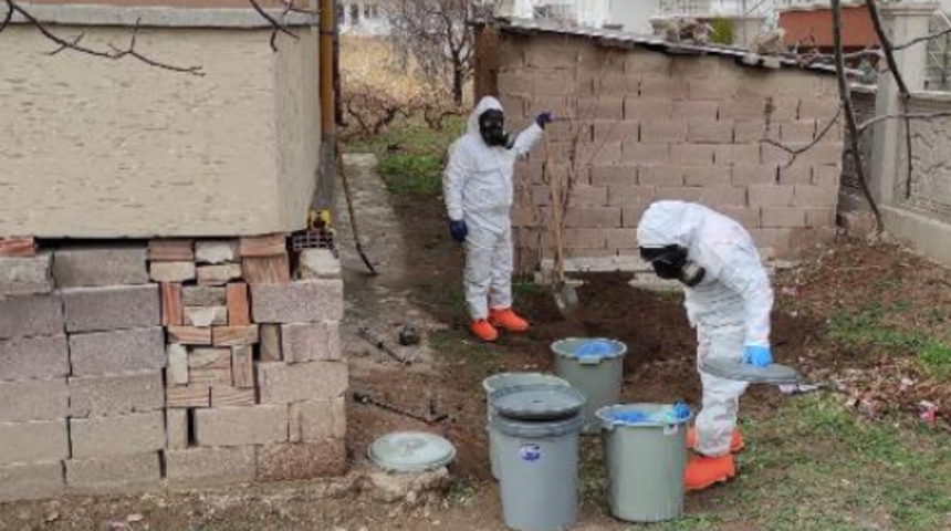 Aksaray’da toprağa gömülü 11 bidon bulundu! İçindeki sıvılar laboratuvarda incelenecek  