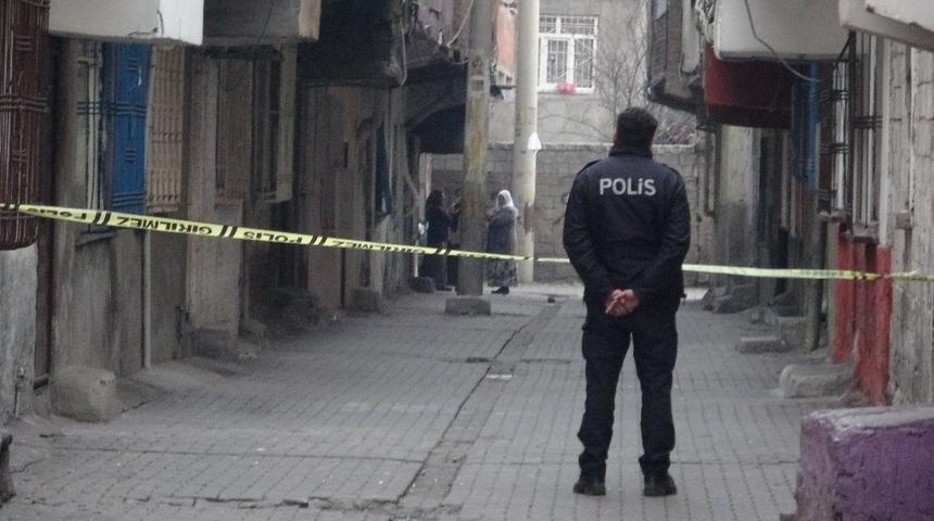 Korkunç olay! Sokak ortasında kurşun yağdırdılar