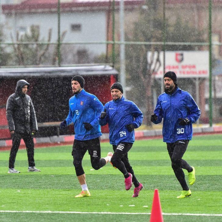 Uşakspor, Ankara Demirspor maçı hazırlıklarına başladı G1