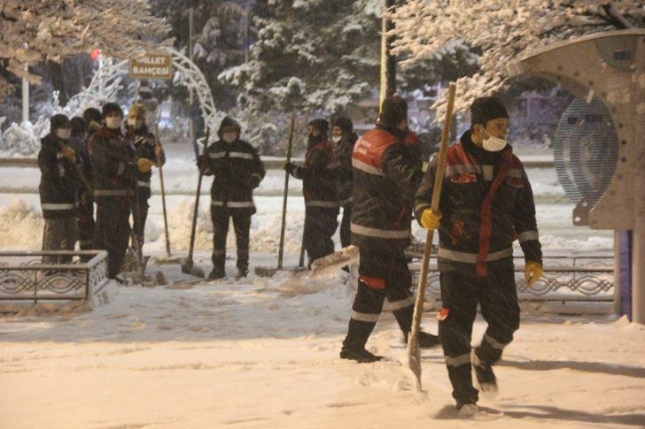 Erzincan’da karla mücadele ekiplerinin gece mesaisi G1