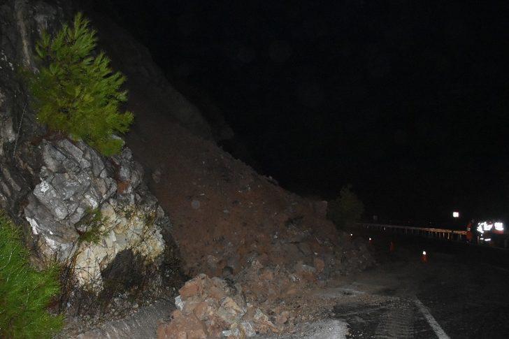 Marmaris’te heyelan, karayolu trafiğe kapandı G1