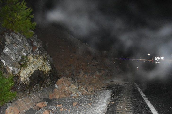 Marmaris’te heyelan, karayolu trafiğe kapandı G4