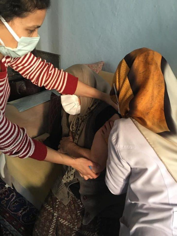 Vefakar sağlıkçılar aşı için karlı yolları aştılar G2