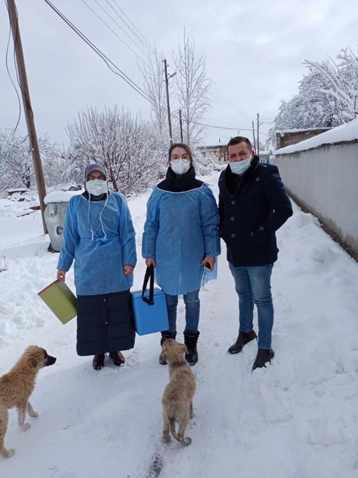 Vefakar sağlıkçılar aşı için karlı yolları aştılar G4