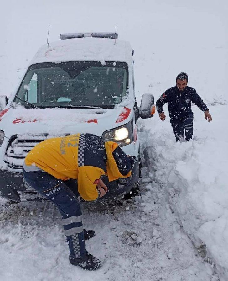 Sağlıkçılar kar, tipide hız kesmiyor G4