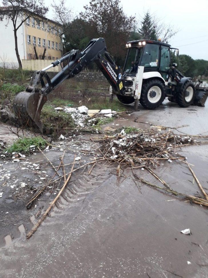 Yunusemre’de sağanak yağış mesaisi G4