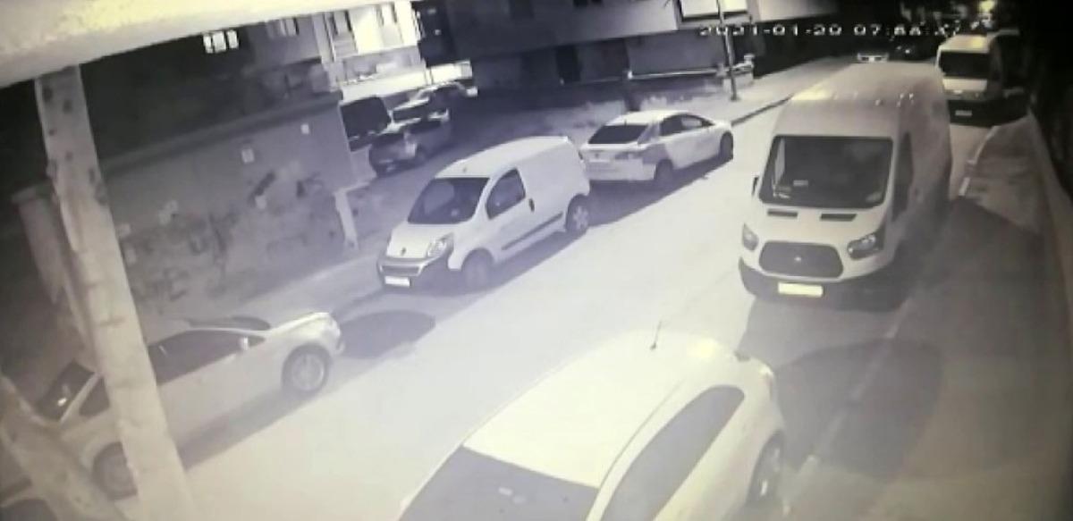 (&Ouml;zel) Sokağa &ccedil;ıkma kısıtlamasında otomobil hırsızlığı kamerada