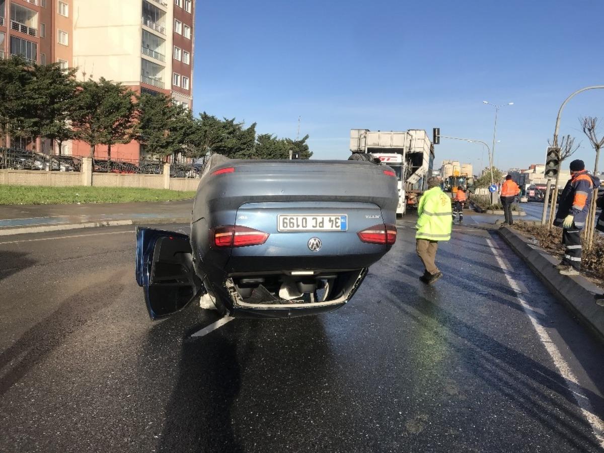 (&Ouml;zel) B&uuml;y&uuml;k&ccedil;ekmece&rsquo;de boş yolda otomobil takla attı: 1 yaralı