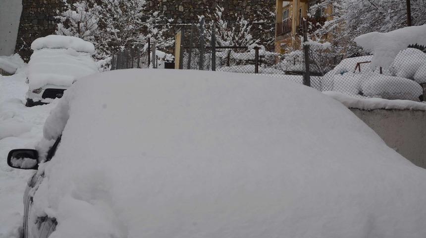 Hakkari&rsquo;de 213 yerleşim yolu kapandı