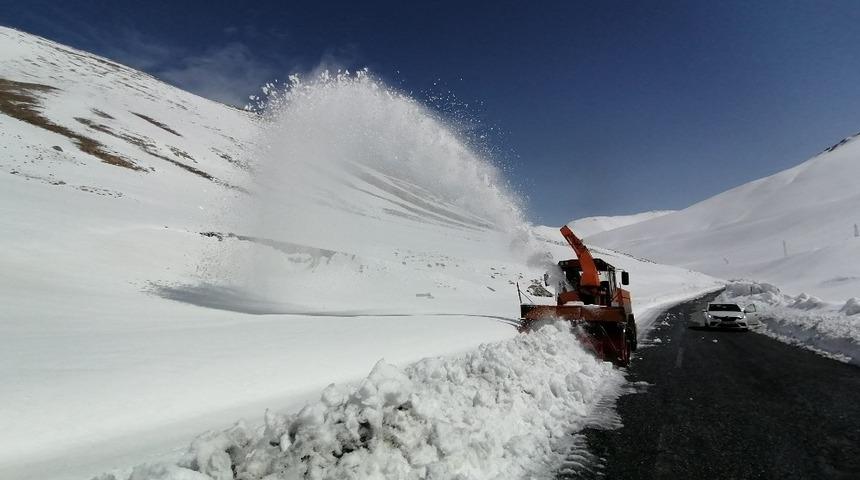 Van’da 159 yerleşim yerinin yolu ulaşıma kapandı