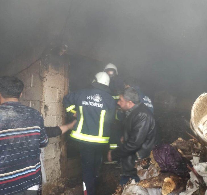 Çatak’ta ev yangını G4