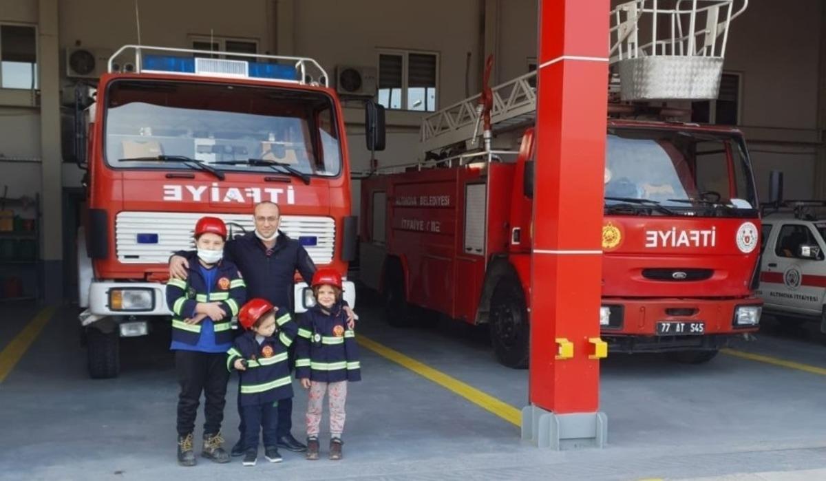 Minik itfaiyeciler iş başında