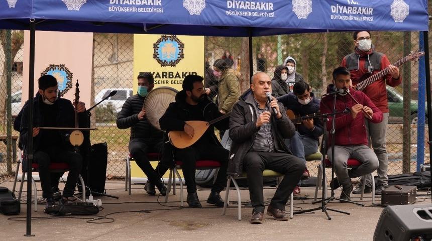 Vatandaşlar ’Küçede Sanat Var’ ile moral buluyor