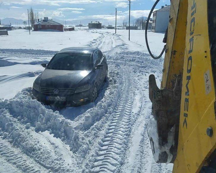 Yolda mahsur kalan araçların imdadına Çaldıran Belediyesi yetişiyor G5