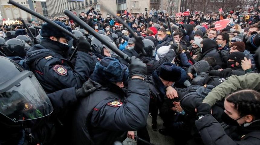 Navalni: Rusya'da protestolarında y&uuml;zlerce kişi g&ouml;zaltına alındı