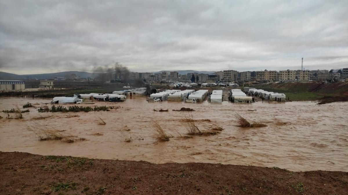 Afrin&rsquo;deki sığınmacı kampları sular altında kaldı