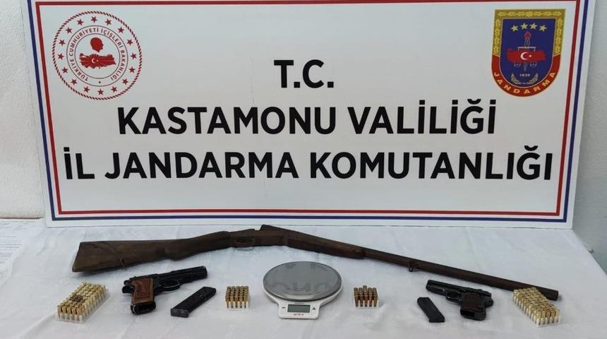 Ruhsatsız silahlarla yakalanan 2 kişi g&ouml;zaltına alındı