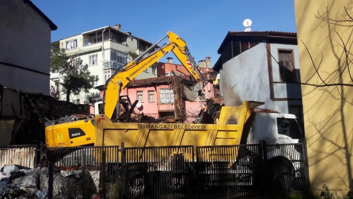 Osmangazi&rsquo;de yanan binaya anında m&uuml;dahale