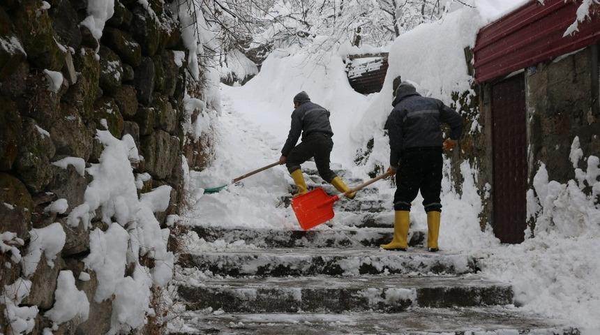Bitlis&rsquo;te kar yağışından dolayı 90 k&ouml;y yolu ulaşıma kapalı