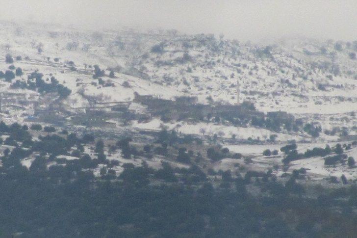 Araban’da yoğun kar yağışı 5 kırsal mahallenin yolunu kapattı G1