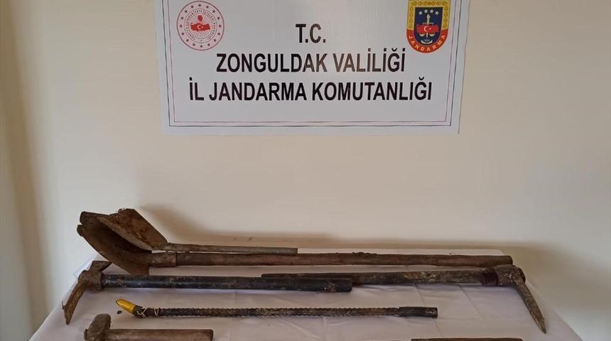Zonguldak'ta izinsiz kazı yaptığı &ouml;ne s&uuml;r&uuml;len 3 zanlı yakalandı