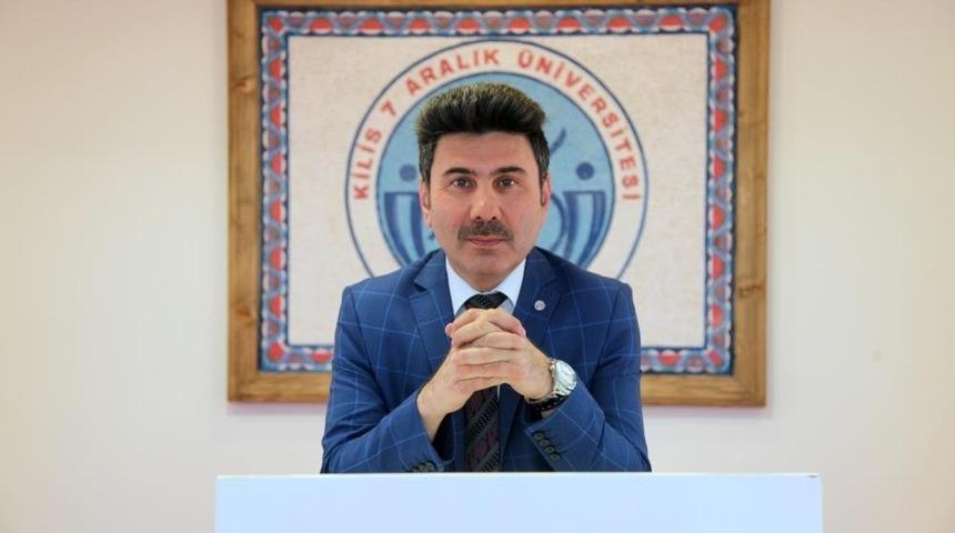 Rektör Karacoşkun’dan kabe fotoğrafının yere atılmasına kınama mesajı