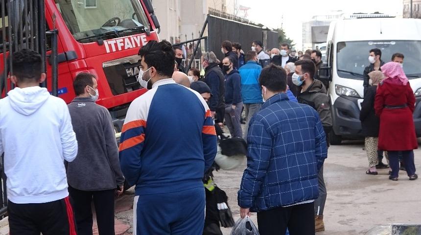 Yangını izlemek i&ccedil;in kısıtlamayı ve sosyal mesafeyi unuttular