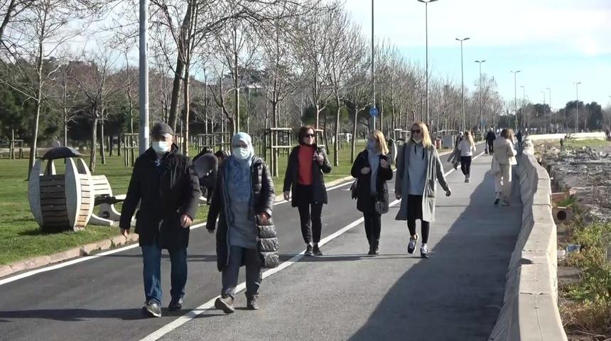 İstanbullular sokağa çıkma kısıtlamasında Caddebostan sahiline akın etti