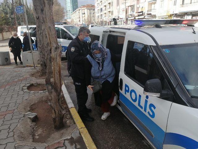 Yabancı uyruklu ailenin para kavgası polis merkezinde bitti