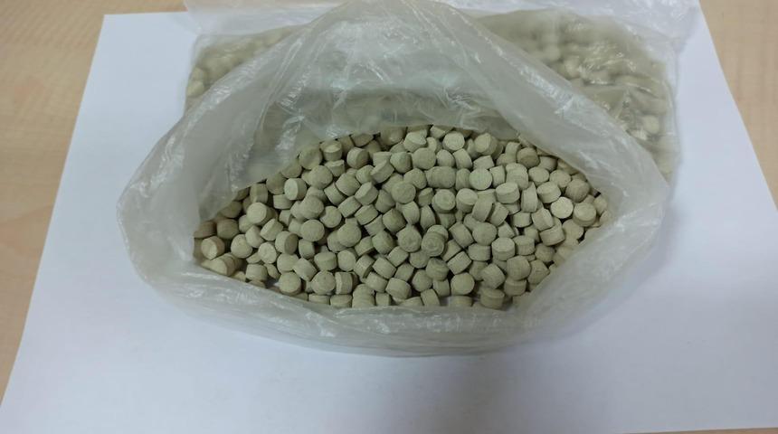 İstanbul'da sokak satıcılarına y&ouml;nelik operasyon: 50 g&ouml;zaltı