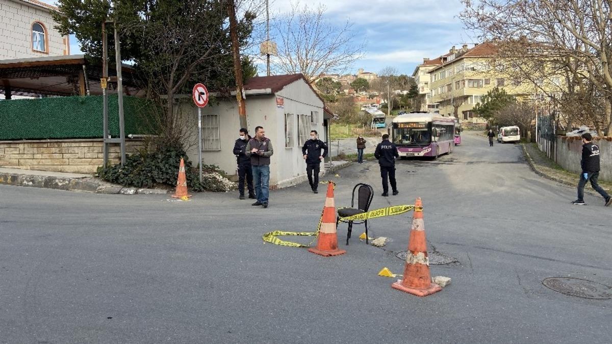 Durakta otob&uuml;s beklerken kurşun yağmuruna tutuldu