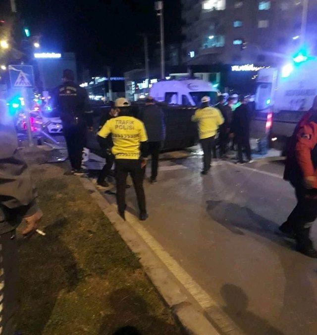 &Ouml;zel harekat aracı kaza yaptı; 4&rsquo;&uuml; polis 6 kişi yaralandı 1