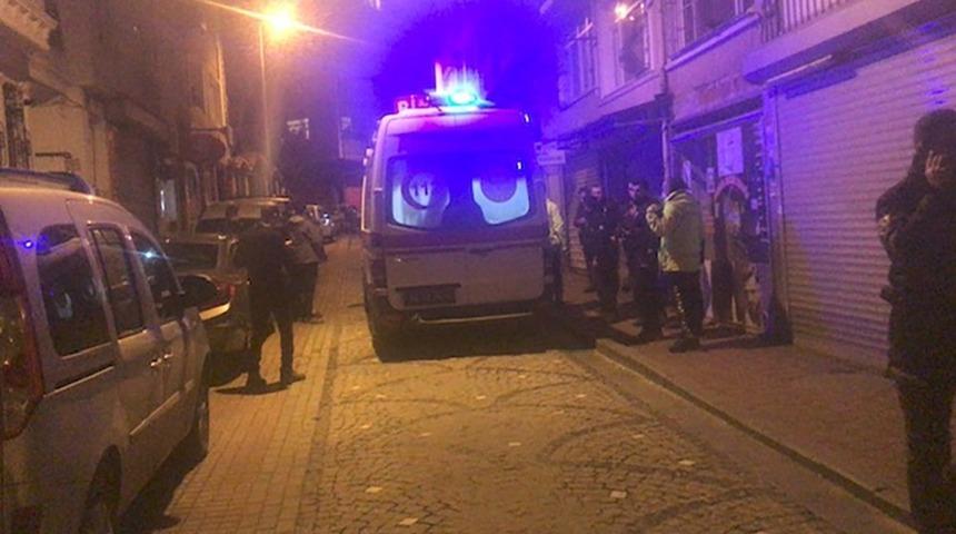 Fatih’te kimlik sorgusu yapan bekçiye otomobil çarptı