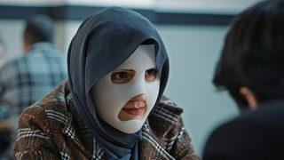 Alev Alev 12. yeni bölüm ön izleme sahnesi yayınlandı! Alev Alev'de maskeyi çıkaran Çiçek'in büyük değişimi