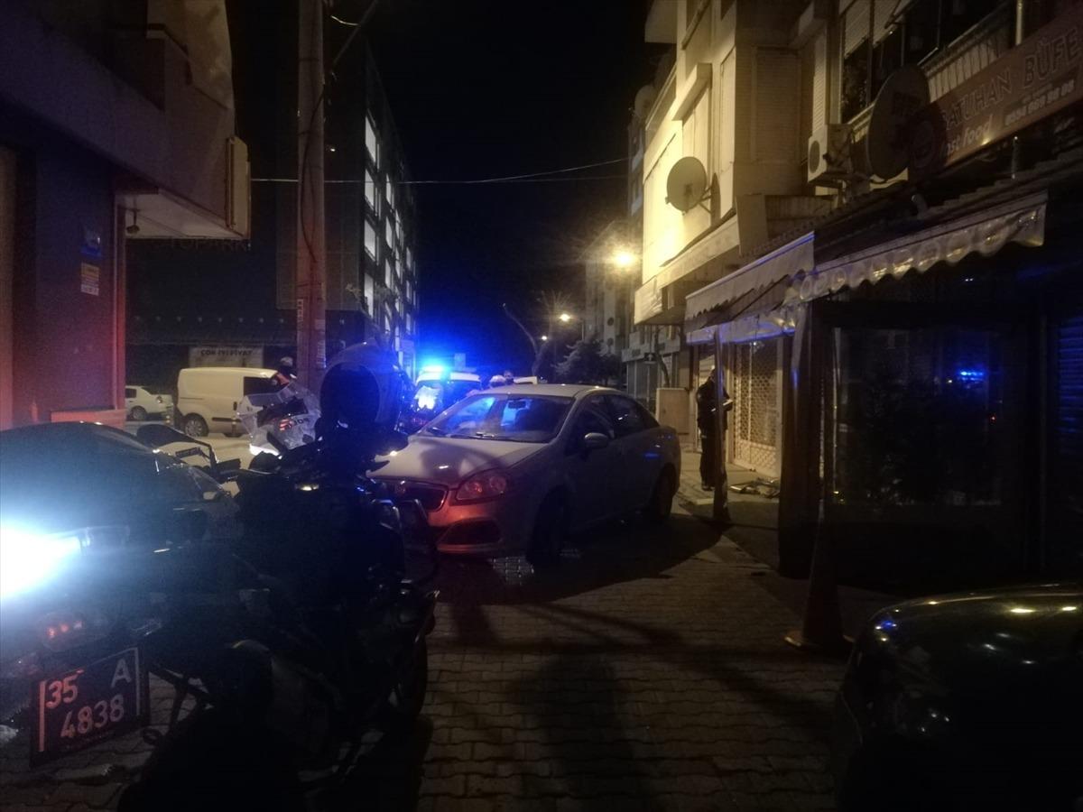 İzmir'de "dur" ihtarına uymayan ara&ccedil;taki beş kişi ile otomobil sahibine para cezası kesildi