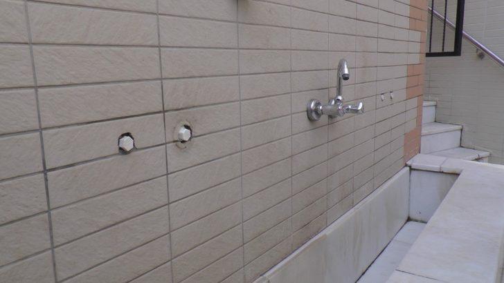 (ÖZEL)- Sokağa çıkma kısıtlamasında caminin musluklarını çaldı G1