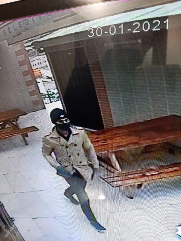 (ÖZEL)- Sokağa çıkma kısıtlamasında caminin musluklarını çaldı G4