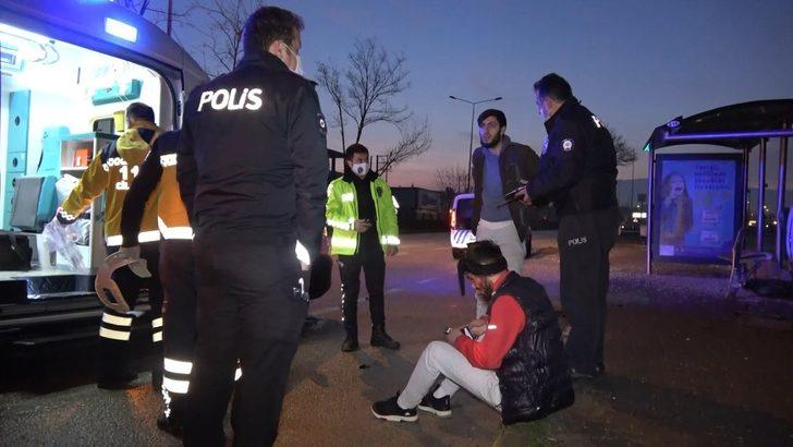 (Özel) Kısıtlamayı delip otomobil ile otobüs durağına daldı, yaralı arkadaşlarını bırakarak kaçtı G2