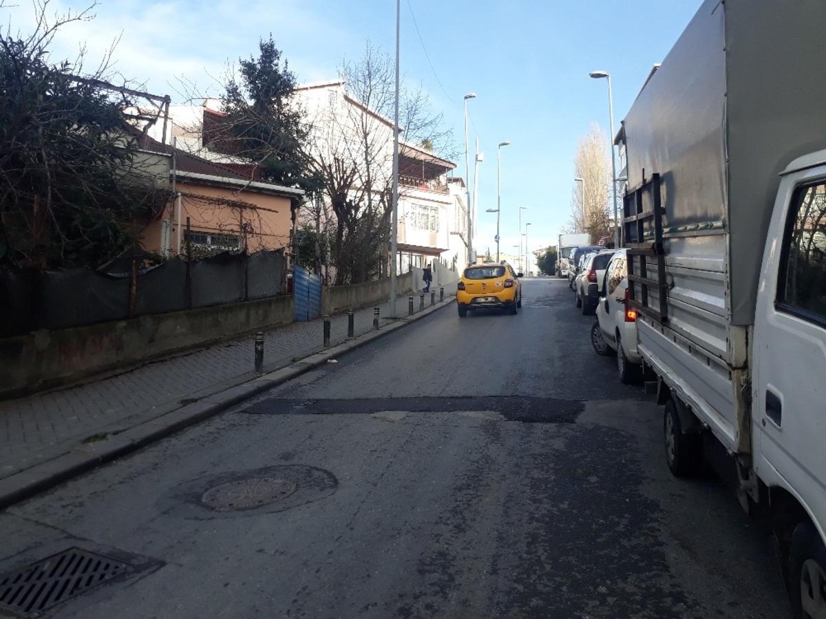 Kasalar dolusu meyveler yokuş aşağı yuvarlandı, vatandaşlar b&ouml;yle topladı