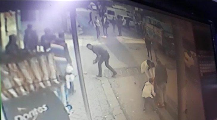 Kasalar dolusu meyveler yokuş aşağı yuvarlandı, vatandaşlar böyle topladı G3